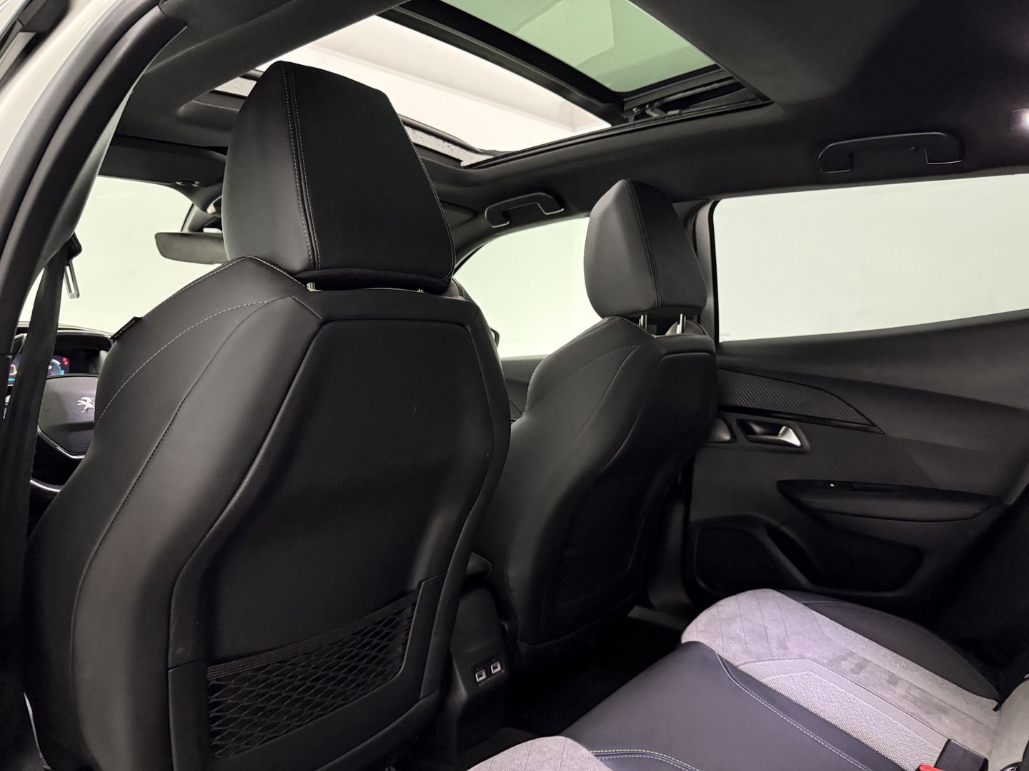 Peugeot e-2008 EV GT-Line 50 kWh | SOH 91% | Pano | Virtual | Adap.Cruise | Clima | Carplay | Camera | Stoelverw. | Keyless