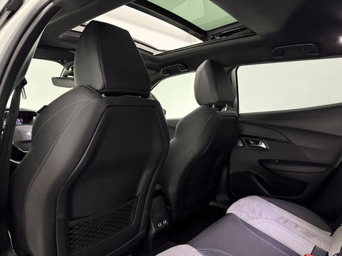 Peugeot e-2008 EV GT-Line 50 kWh | SOH 91% | Pano | Virtual | Adap.Cruise | Clima | Carplay | Camera | Stoelverw. | Keyless