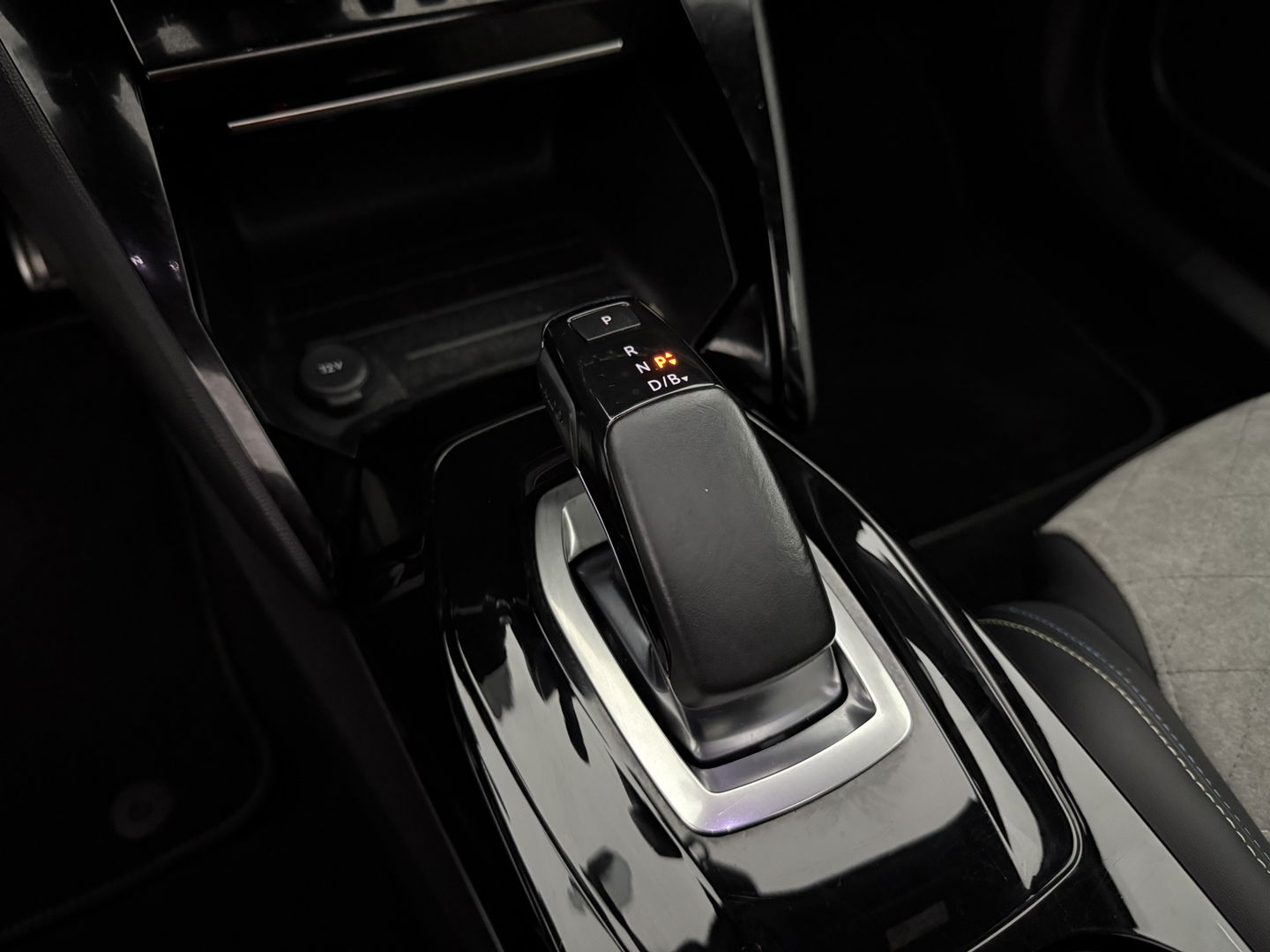 Peugeot e-2008 EV GT-Line 50 kWh | SOH 91% | Pano | Virtual | Adap.Cruise | Clima | Carplay | Camera | Stoelverw. | Keyless