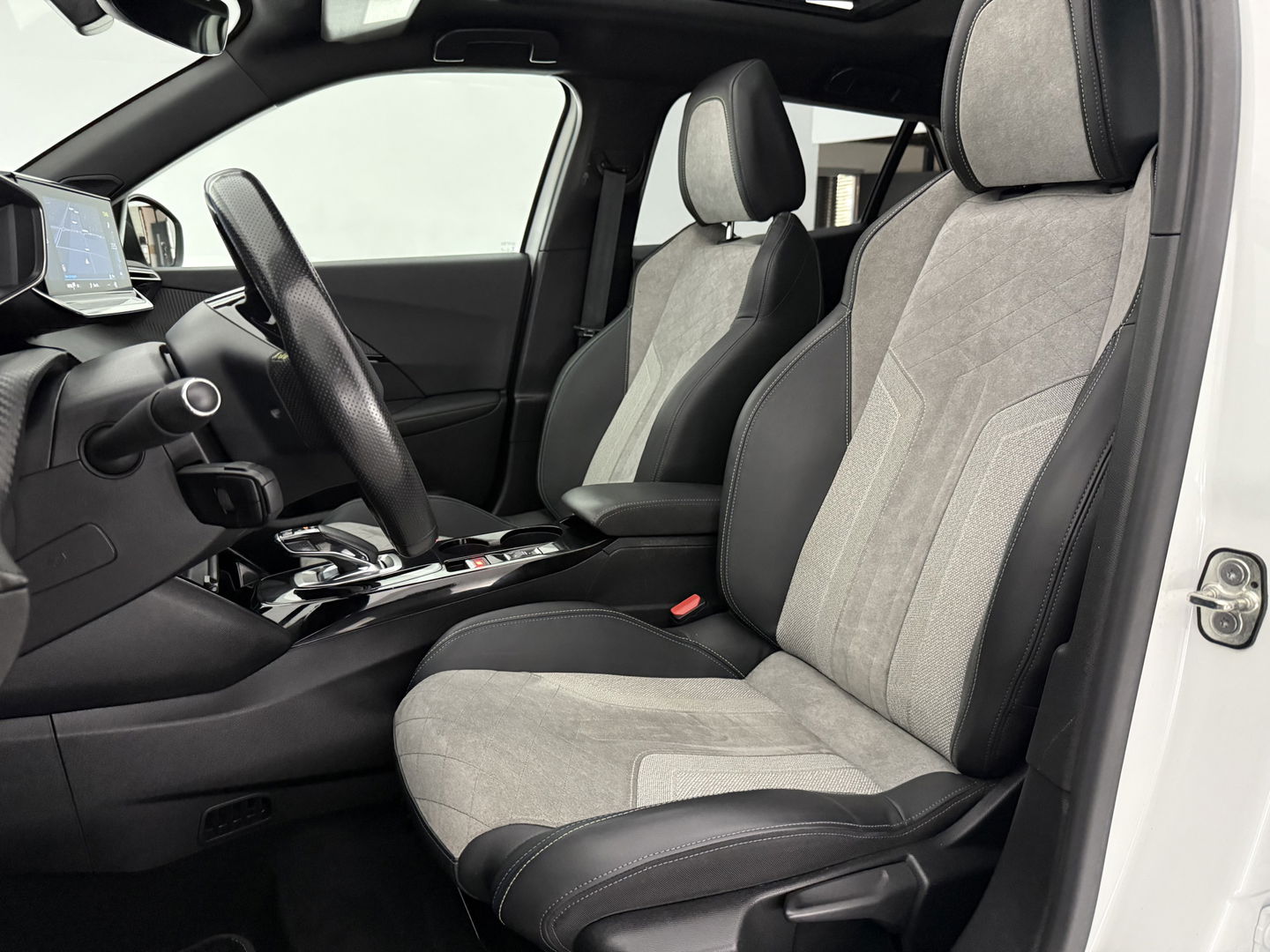 Peugeot e-2008 EV GT-Line 50 kWh | SOH 91% | Pano | Virtual | Adap.Cruise | Clima | Carplay | Camera | Stoelverw. | Keyless