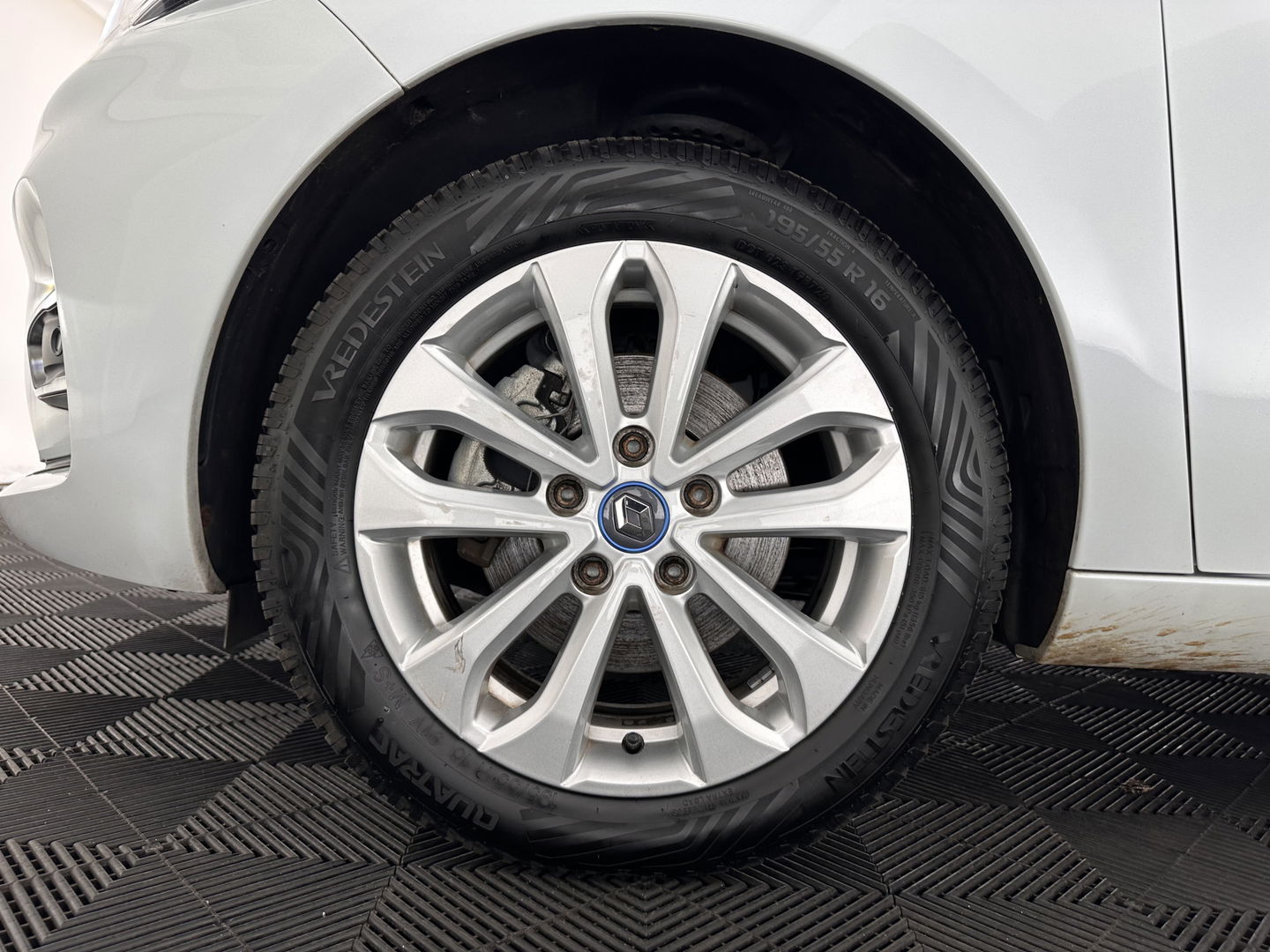 Renault ZOE R110 Life 52 kWh (Owned-Battery) [ 3-Fase-22kW ] {SOH-86%} Aut. *HEATPUMP | FULL-LED | LEATHER-FABRIC | DIGI-COCKPIT | CAMERA | NAVI-FULLMAP | DAB+ | KEYLESS | HEATED-COMFORTSEATS | LANE-ASSIST | 16''ALU*