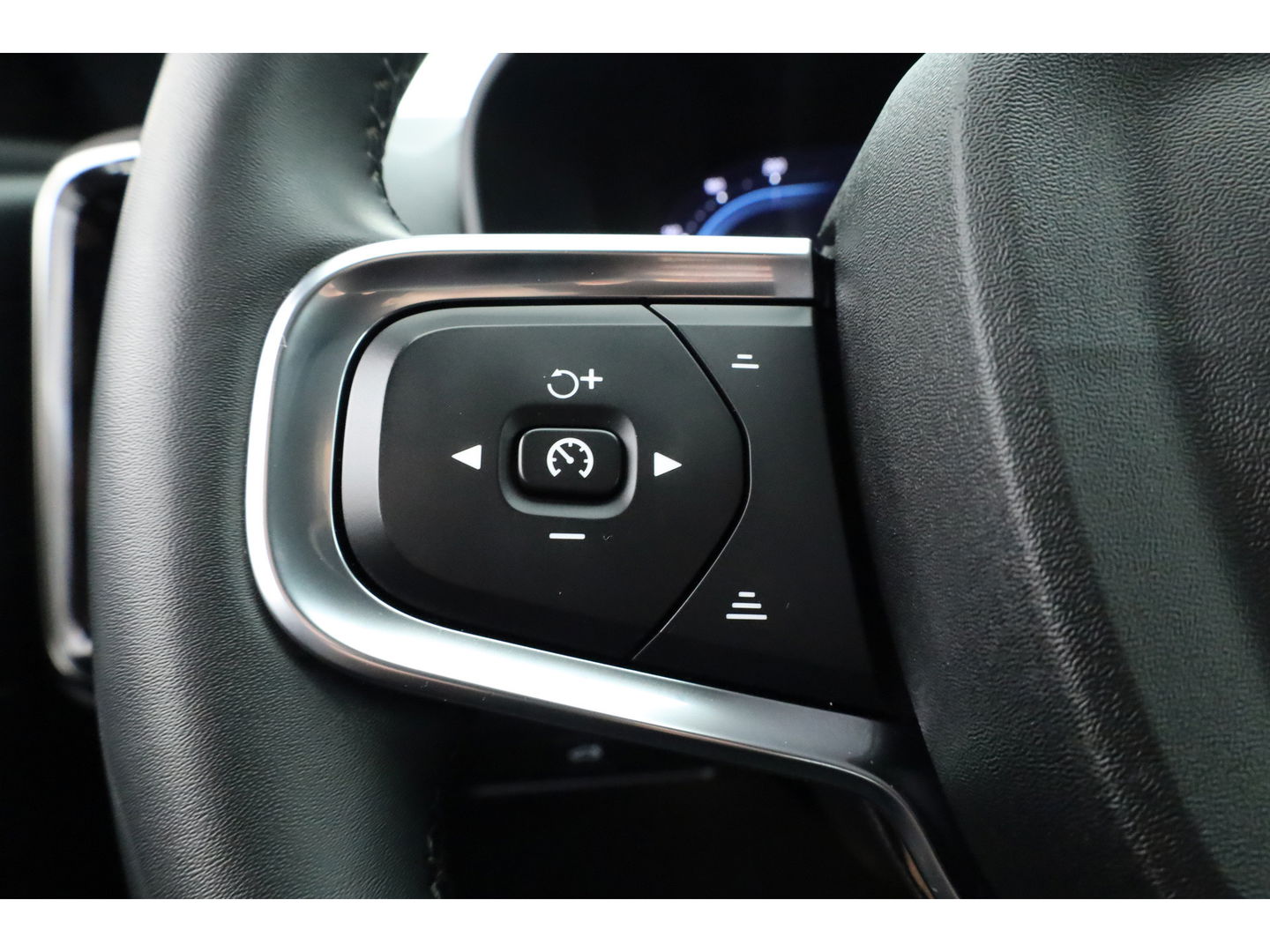 Volvo XC40 Recharge Plus | 70 kWh | 425 Km | ACC | Blis | Camera | Stoel & stuur Verwarming | Carplay |