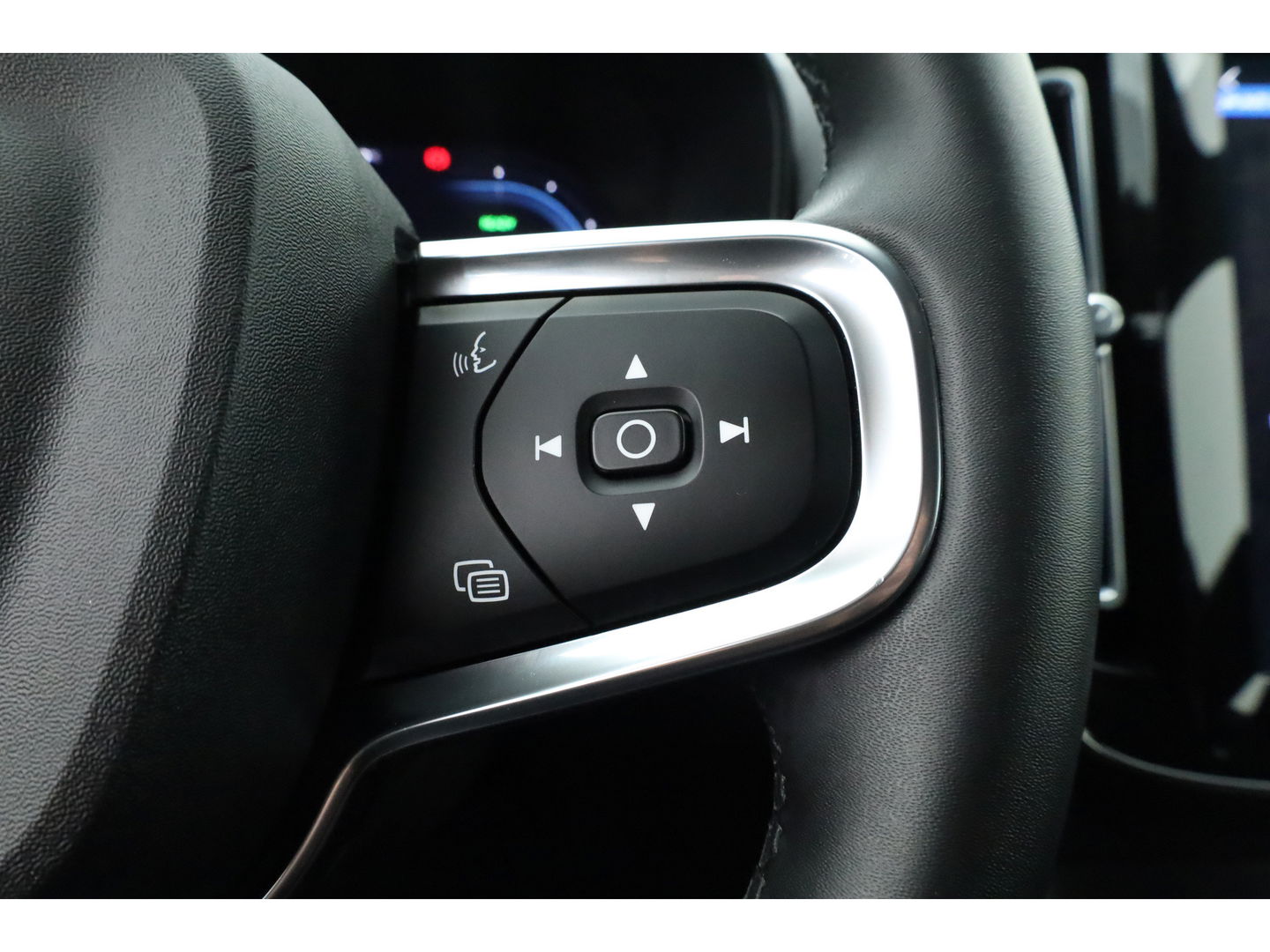 Volvo XC40 Recharge Plus | 70 kWh | 425 Km | ACC | Blis | Camera | Stoel & stuur Verwarming | Carplay |