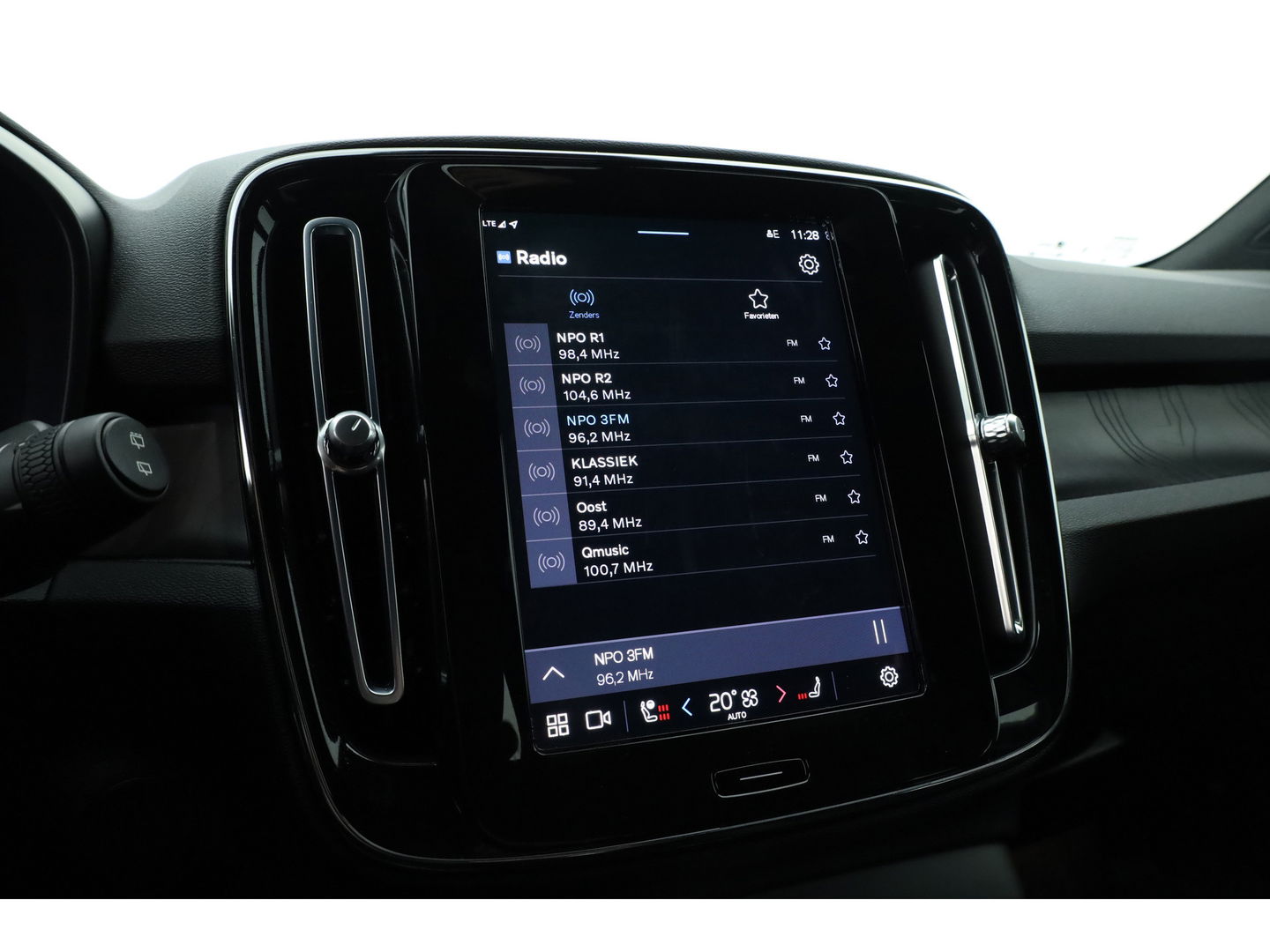 Volvo XC40 Recharge Plus | 70 kWh | 425 Km | ACC | Blis | Camera | Stoel & stuur Verwarming | Carplay |