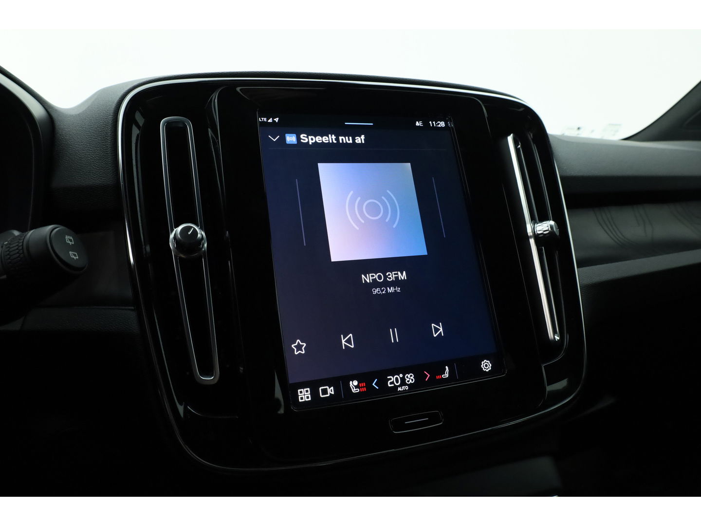 Volvo XC40 Recharge Plus | 70 kWh | 425 Km | ACC | Blis | Camera | Stoel & stuur Verwarming | Carplay |