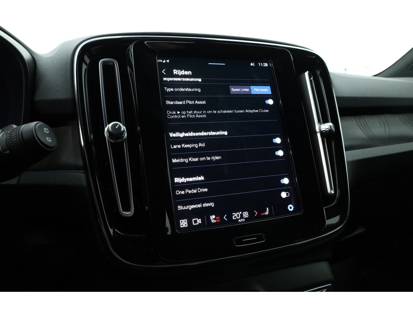 Volvo XC40 Recharge Plus | 70 kWh | 425 Km | ACC | Blis | Camera | Stoel & stuur Verwarming | Carplay |