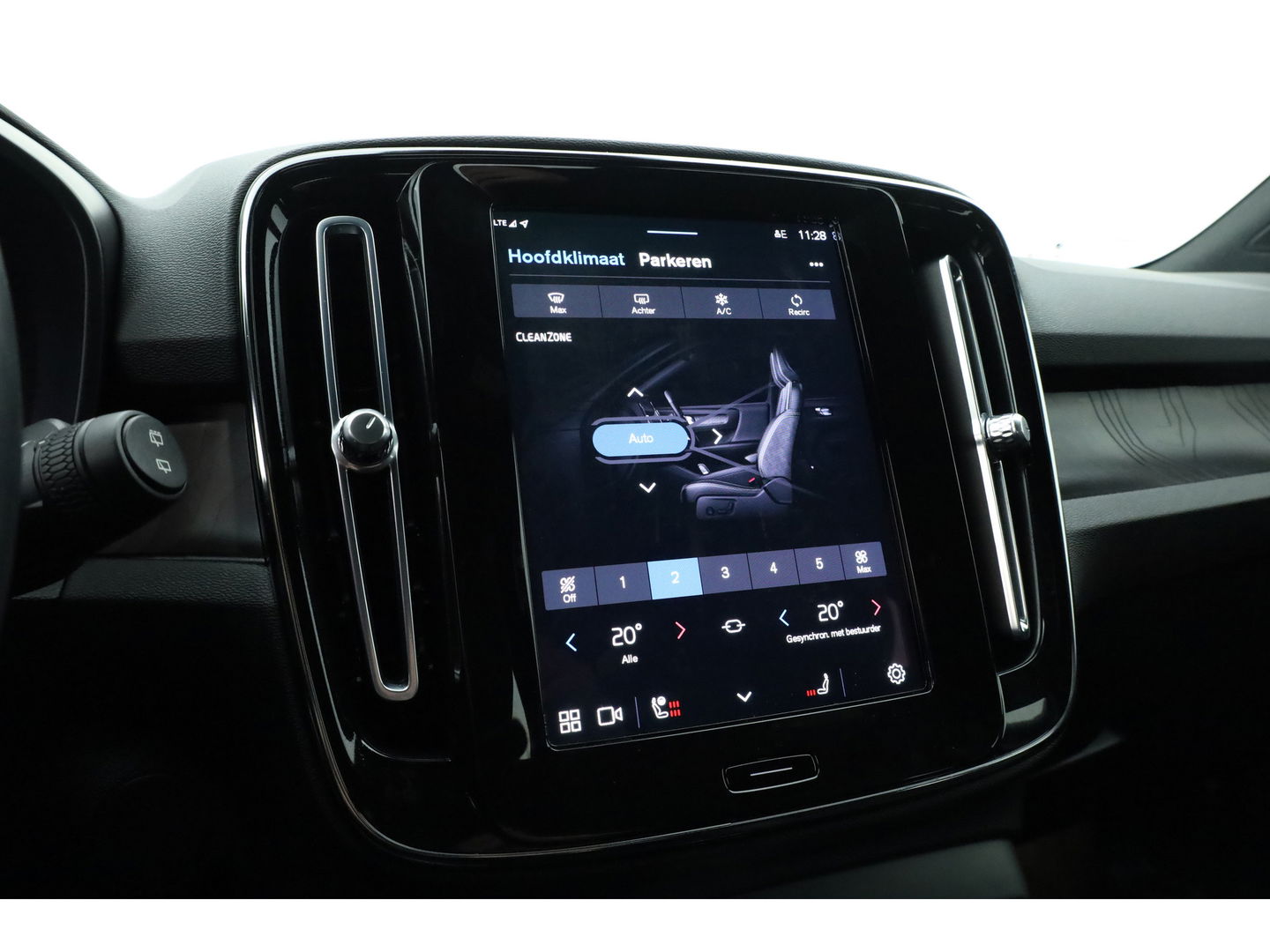 Volvo XC40 Recharge Plus | 70 kWh | 425 Km | ACC | Blis | Camera | Stoel & stuur Verwarming | Carplay |