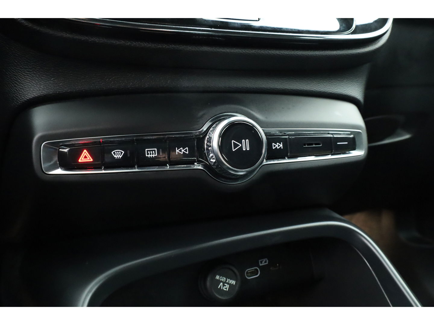 Volvo XC40 Recharge Plus | 70 kWh | 425 Km | ACC | Blis | Camera | Stoel & stuur Verwarming | Carplay |