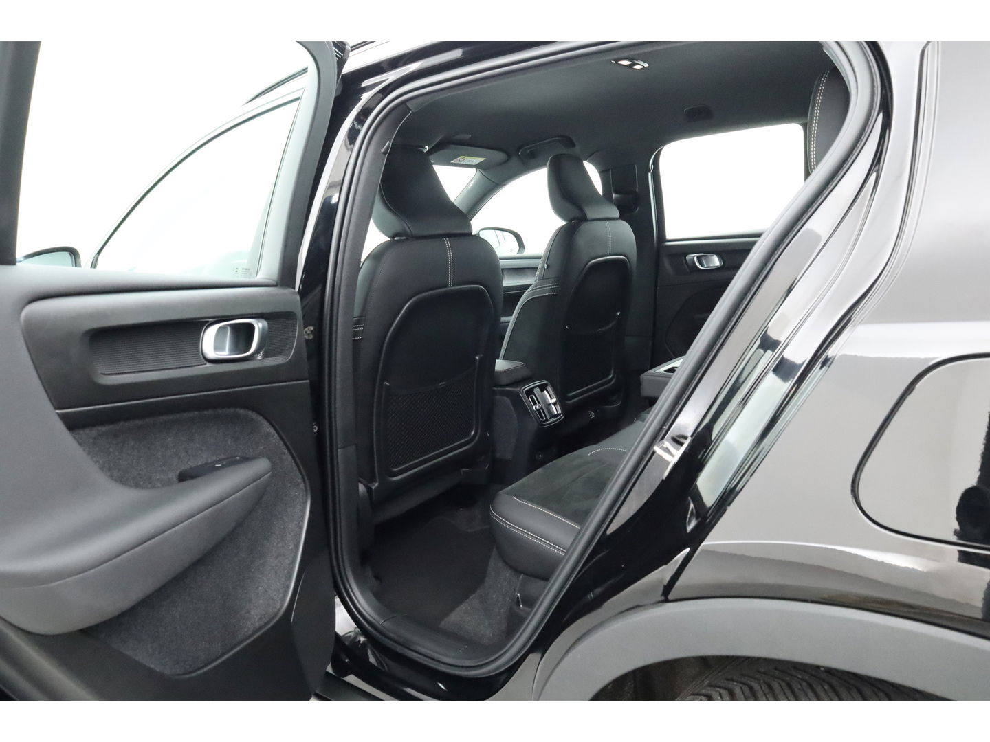 Volvo XC40 Recharge Plus | 70 kWh | 425 Km | ACC | Blis | Camera | Stoel & stuur Verwarming | Carplay |