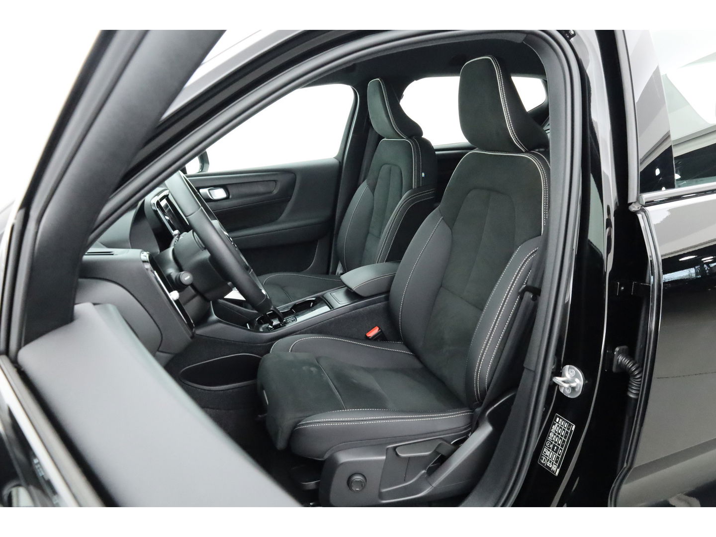 Volvo XC40 Recharge Plus | 70 kWh | 425 Km | ACC | Blis | Camera | Stoel & stuur Verwarming | Carplay |