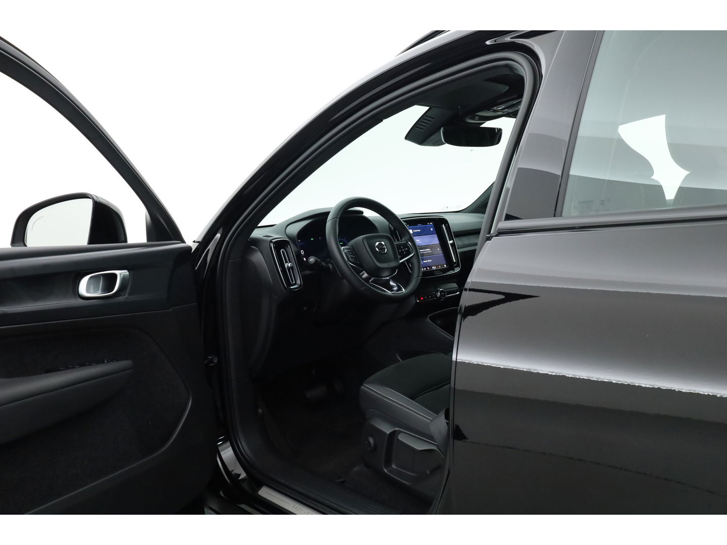Volvo XC40 Recharge Plus | 70 kWh | 425 Km | ACC | Blis | Camera | Stoel & stuur Verwarming | Carplay |