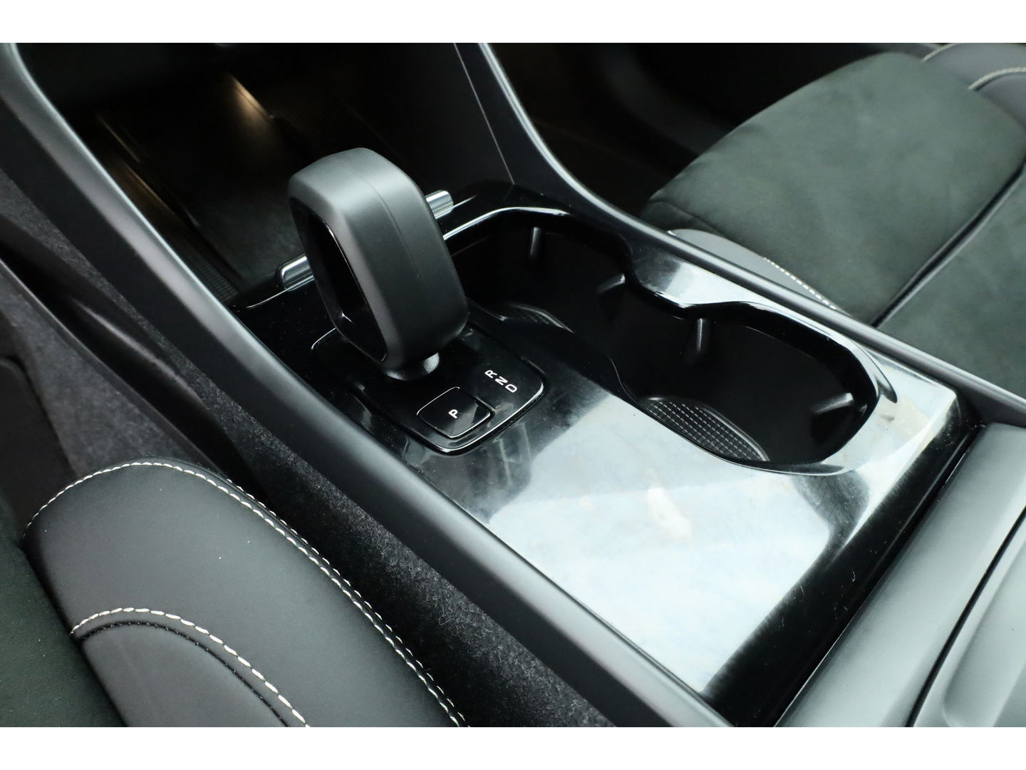 Volvo XC40 Recharge Plus | 70 kWh | 425 Km | ACC | Blis | Camera | Stoel & stuur Verwarming | Carplay |