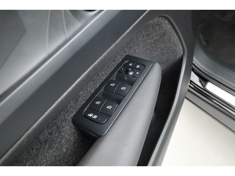 Volvo XC40 Recharge Plus | 70 kWh | 425 Km | ACC | Blis | Camera | Stoel & stuur Verwarming | Carplay |
