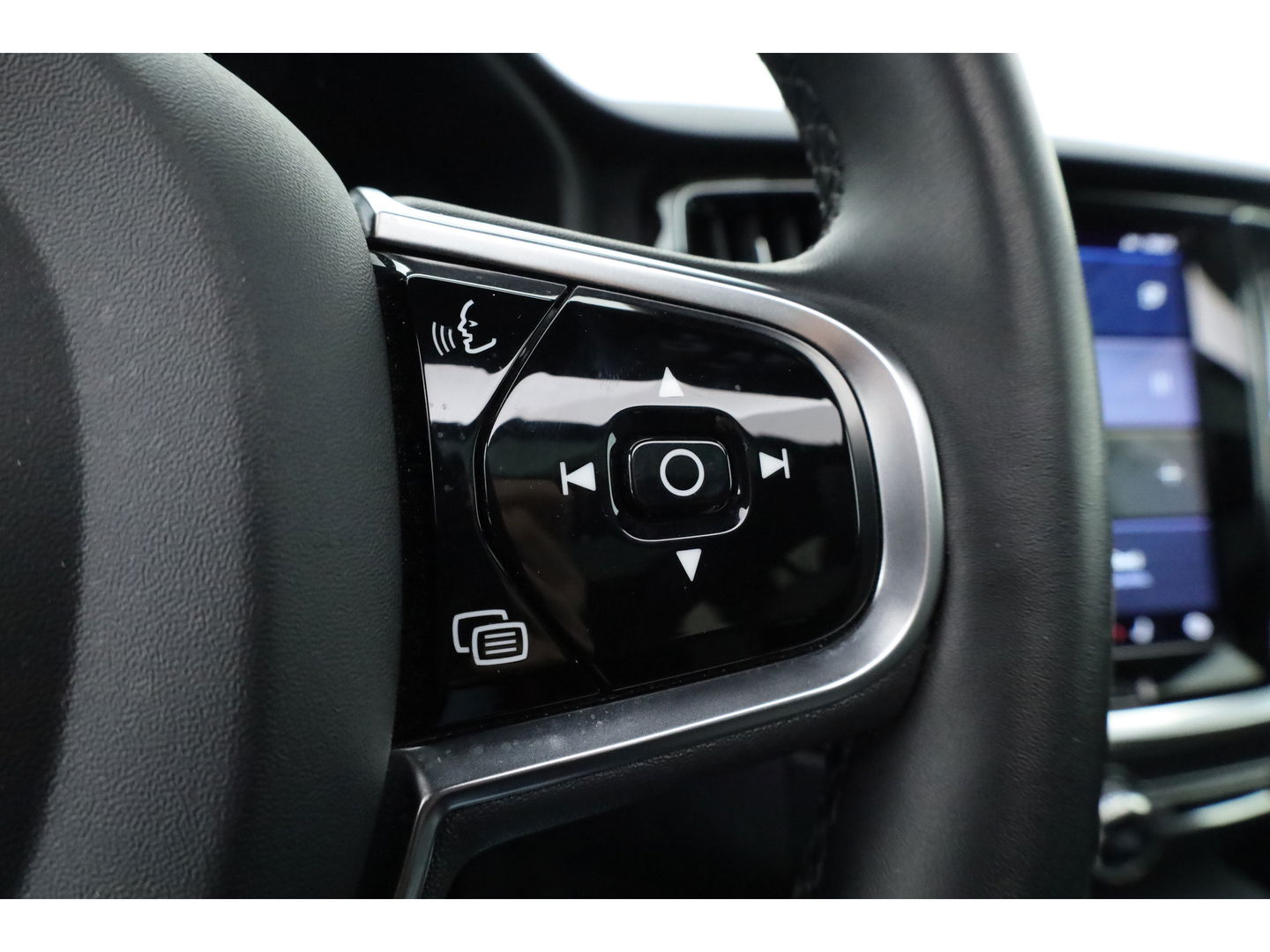 Volvo V60 2.0 T6 Plug-in hybrid AWD Plus Bright | Long Range | Pano-dak | Trekhaak | Sport stoelen | H&K Audio | 360 cam | AcC