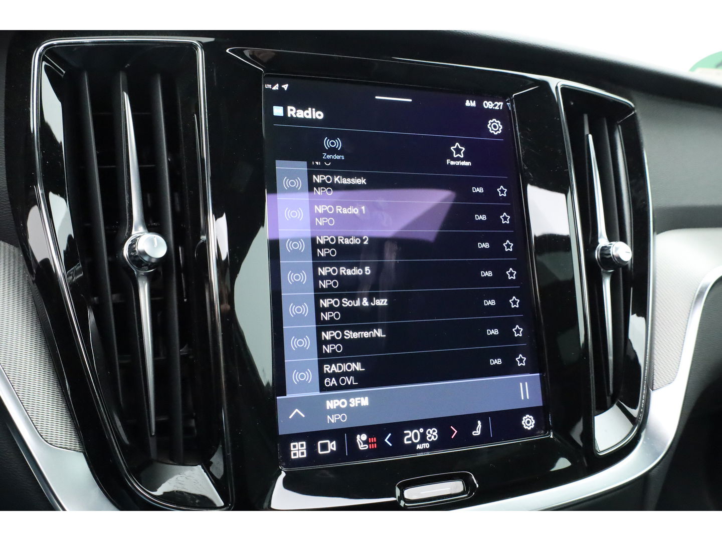 Volvo V60 2.0 T6 Plug-in hybrid AWD Plus Bright | Long Range | Pano-dak | Trekhaak | Sport stoelen | H&K Audio | 360 cam | AcC