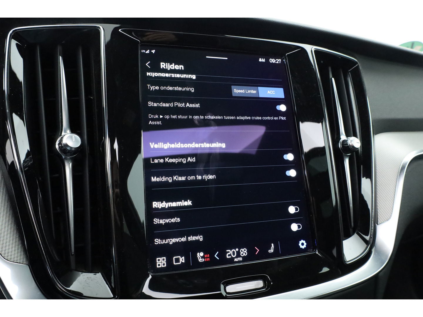 Volvo V60 2.0 T6 Plug-in hybrid AWD Plus Bright | Long Range | Pano-dak | Trekhaak | Sport stoelen | H&K Audio | 360 cam | AcC