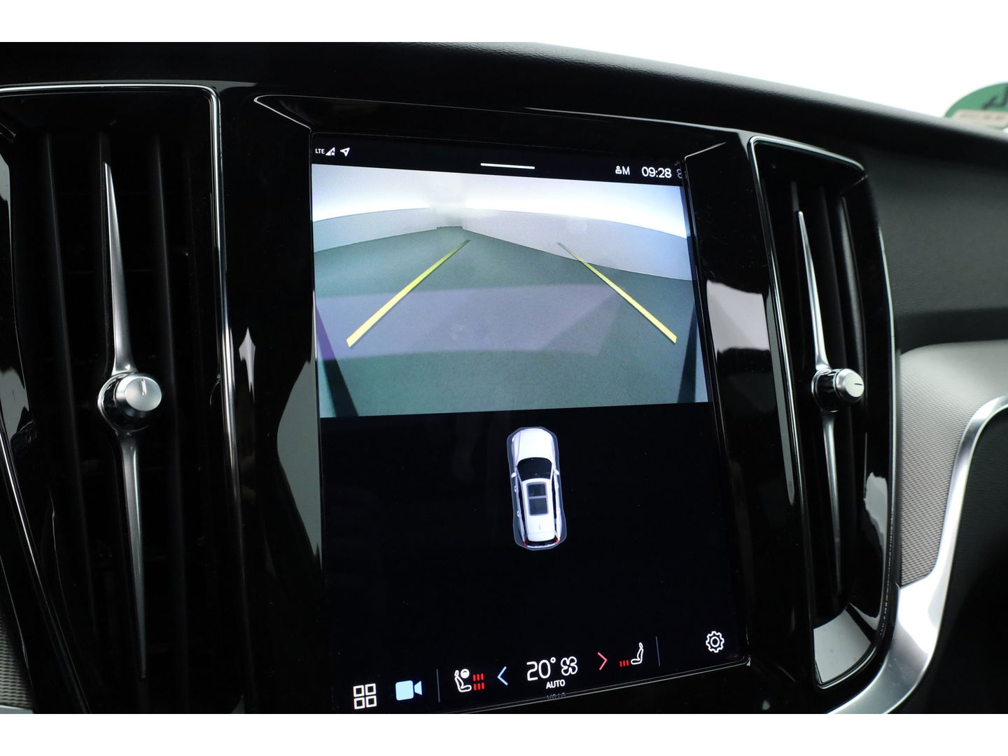 Volvo V60 2.0 T6 Plug-in hybrid AWD Plus Bright | Long Range | Pano-dak | Trekhaak | Sport stoelen | H&K Audio | 360 cam | AcC