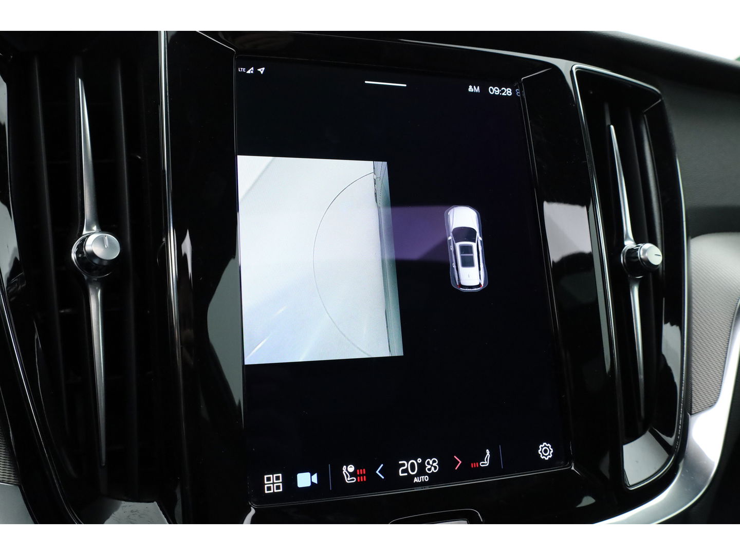 Volvo V60 2.0 T6 Plug-in hybrid AWD Plus Bright | Long Range | Pano-dak | Trekhaak | Sport stoelen | H&K Audio | 360 cam | AcC