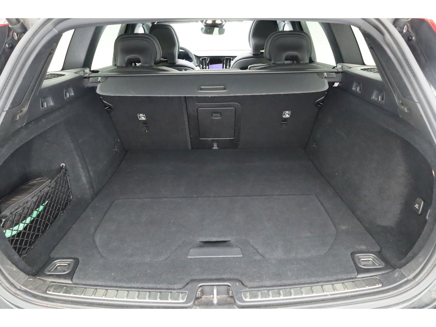 Volvo V60 2.0 T6 Plug-in hybrid AWD Plus Bright | Long Range | Pano-dak | Trekhaak | Sport stoelen | H&K Audio | 360 cam | AcC