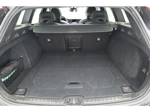 Volvo V60 2.0 T6 Plug-in hybrid AWD Plus Bright | Long Range | Pano-dak | Trekhaak | Sport stoelen | H&K Audio | 360 cam | AcC