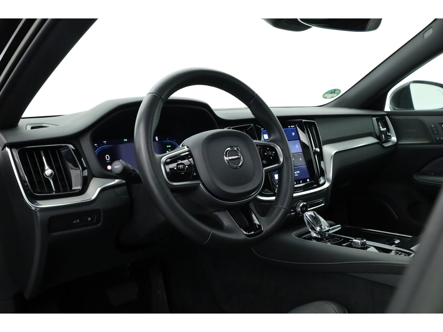 Volvo V60 2.0 T6 Plug-in hybrid AWD Plus Bright | Long Range | Pano-dak | Trekhaak | Sport stoelen | H&K Audio | 360 cam | AcC