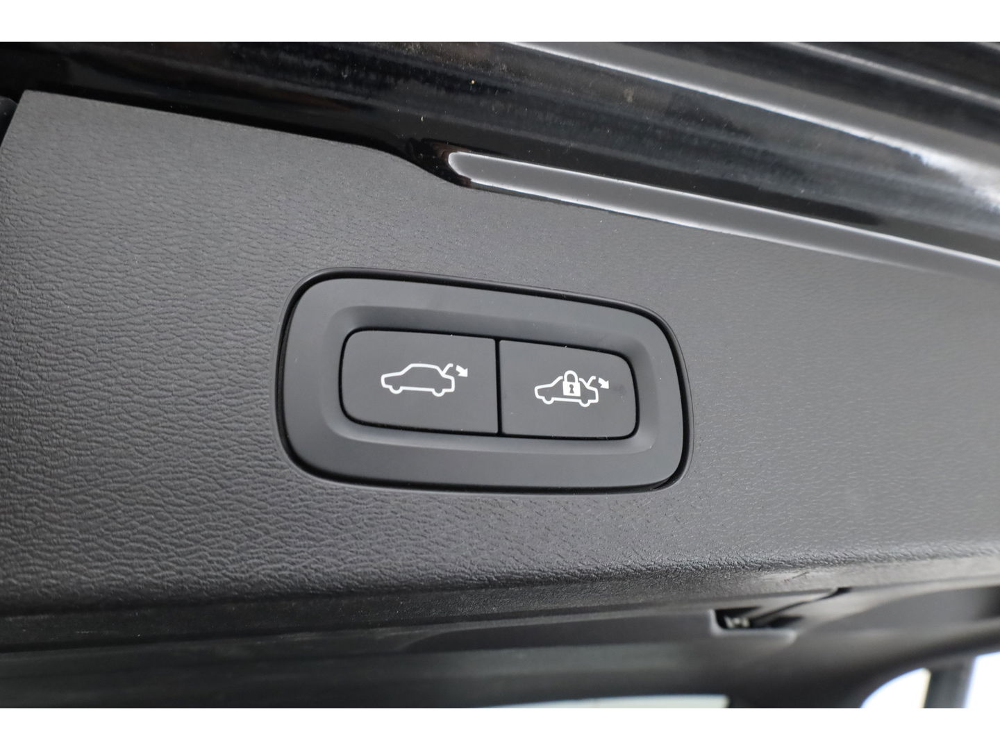 Volvo V60 2.0 T6 Plug-in hybrid AWD Plus Bright | Long Range | Pano-dak | Trekhaak | Sport stoelen | H&K Audio | 360 cam | AcC