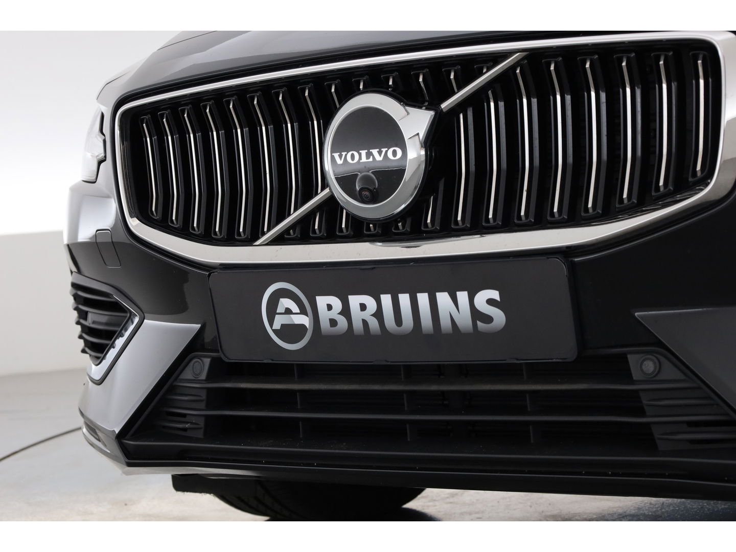 Volvo V60 2.0 T6 Plug-in hybrid AWD Plus Bright | Long Range | Pano-dak | Trekhaak | Sport stoelen | H&K Audio | 360 cam | AcC