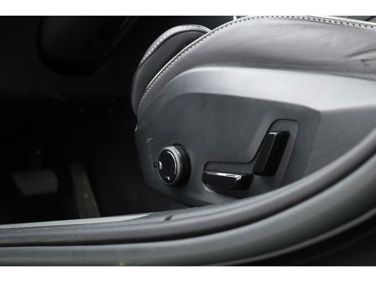 Volvo V60 2.0 T6 Plug-in hybrid AWD Plus Bright | Long Range | Pano-dak | Trekhaak | Sport stoelen | H&K Audio | 360 cam | AcC