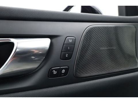 Volvo V60 2.0 T6 Plug-in hybrid AWD Plus Bright | Long Range | Pano-dak | Trekhaak | Sport stoelen | H&K Audio | 360 cam | AcC