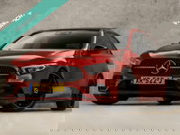Mercedes-Benz A-Klasse - 200 AMG Sport 164Pk Automaat (SCHUIFDAK, GROOT NAVI, SFEERVERLICHTING, LEDER/ALCANTARA, SPORTSTOELEN, STOELVERWARMING, WIDESCREEN, CAMERA, NIEUWSTAAT)