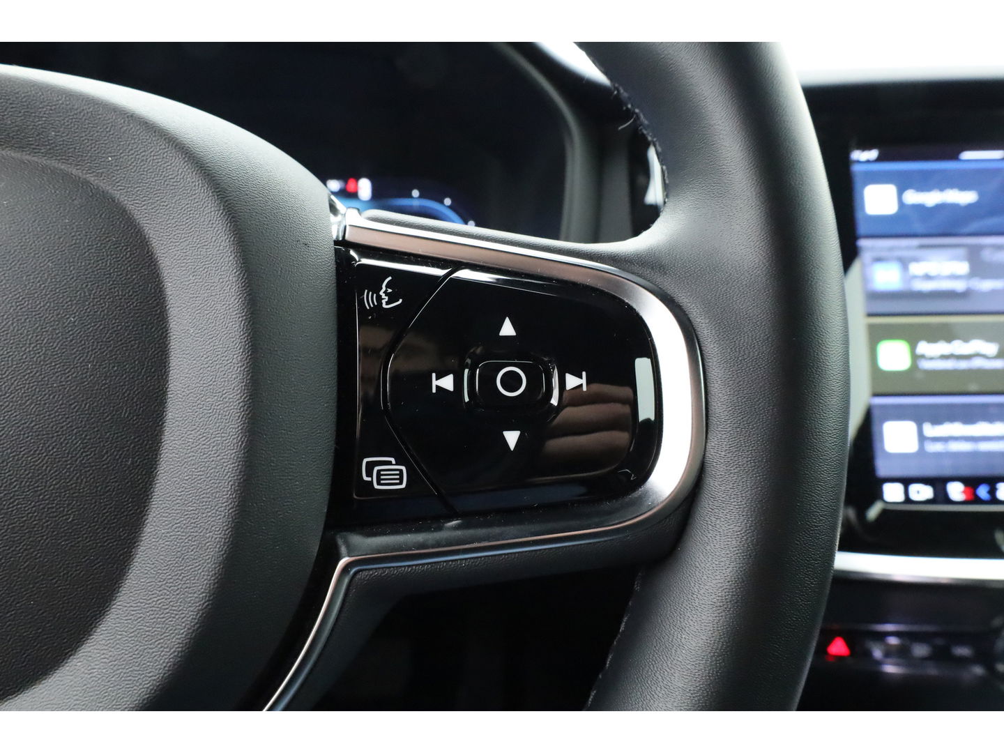 Volvo V60 2.0 T6 Plug-in hybrid AWD Plus Dark | Sportstoelen | ACC | Blis | stoel & stuur Verwarming | trekhaak | carplay |