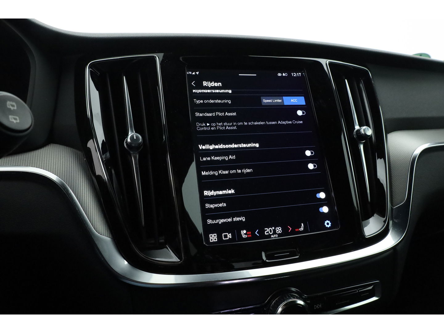 Volvo V60 2.0 T6 Plug-in hybrid AWD Plus Dark | Sportstoelen | ACC | Blis | stoel & stuur Verwarming | trekhaak | carplay |