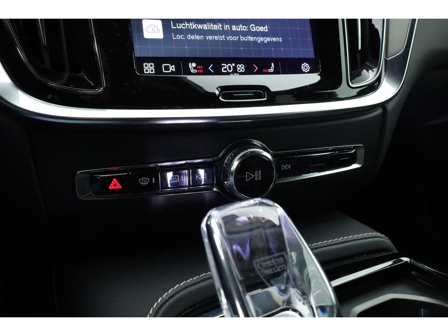 Volvo V60 2.0 T6 Plug-in hybrid AWD Plus Dark | Sportstoelen | ACC | Blis | stoel & stuur Verwarming | trekhaak | carplay |