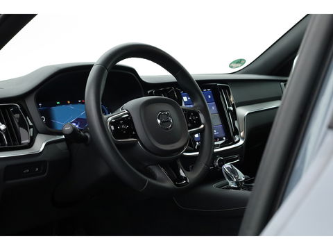 Volvo V60 2.0 T6 Plug-in hybrid AWD Plus Dark | Sportstoelen | ACC | Blis | stoel & stuur Verwarming | trekhaak | carplay |