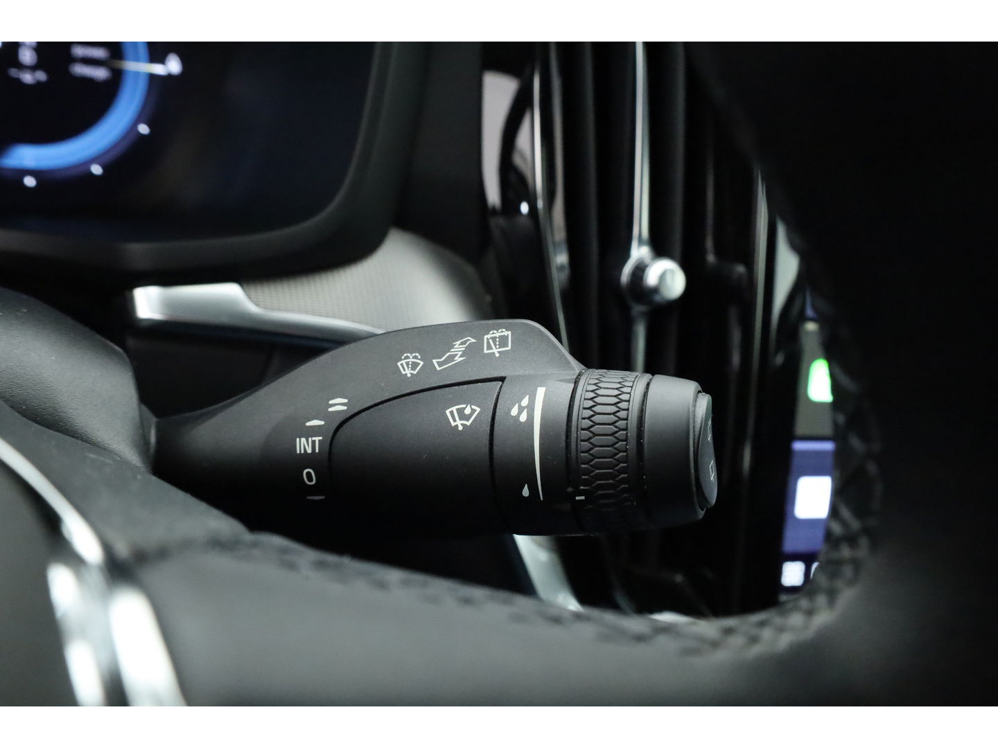 Volvo V60 2.0 T6 Plug-in hybrid AWD Plus Dark | Sportstoelen | ACC | Blis | stoel & stuur Verwarming | trekhaak | carplay |