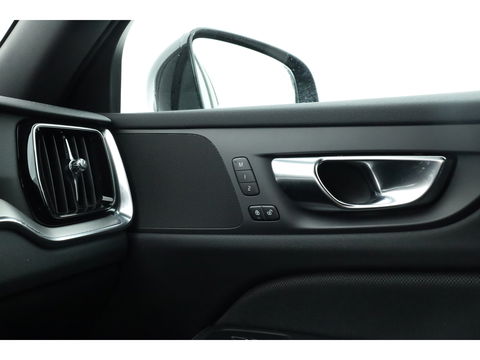 Volvo V60 2.0 T6 Plug-in hybrid AWD Plus Dark | Sportstoelen | ACC | Blis | stoel & stuur Verwarming | trekhaak | carplay |