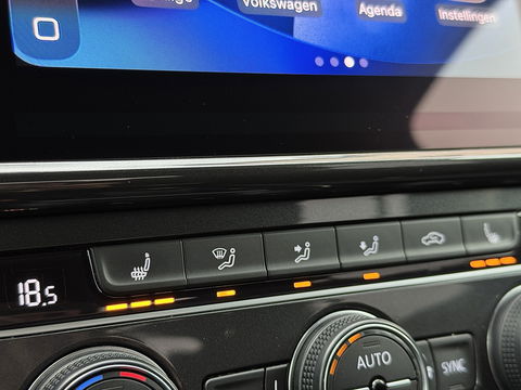 Volkswagen Golf 1.0 TSI Comfortline Business | Apple Carplay | Android Auto | Navigatie | Stoelverwarming | Massage Stoel | Adaptieve Cruise Control | DAB | Isofix | Front Assist |