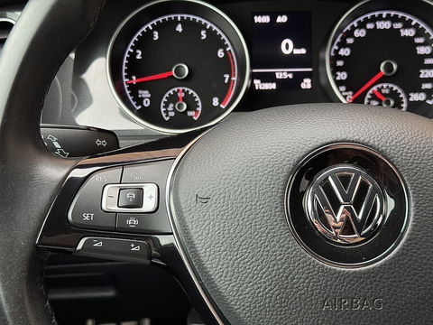 Volkswagen Golf 1.0 TSI Comfortline Business | Apple Carplay | Android Auto | Navigatie | Stoelverwarming | Massage Stoel | Adaptieve Cruise Control | DAB | Isofix | Front Assist |