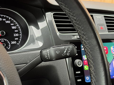 Volkswagen Golf 1.0 TSI Comfortline Business | Apple Carplay | Android Auto | Navigatie | Stoelverwarming | Massage Stoel | Adaptieve Cruise Control | DAB | Isofix | Front Assist |