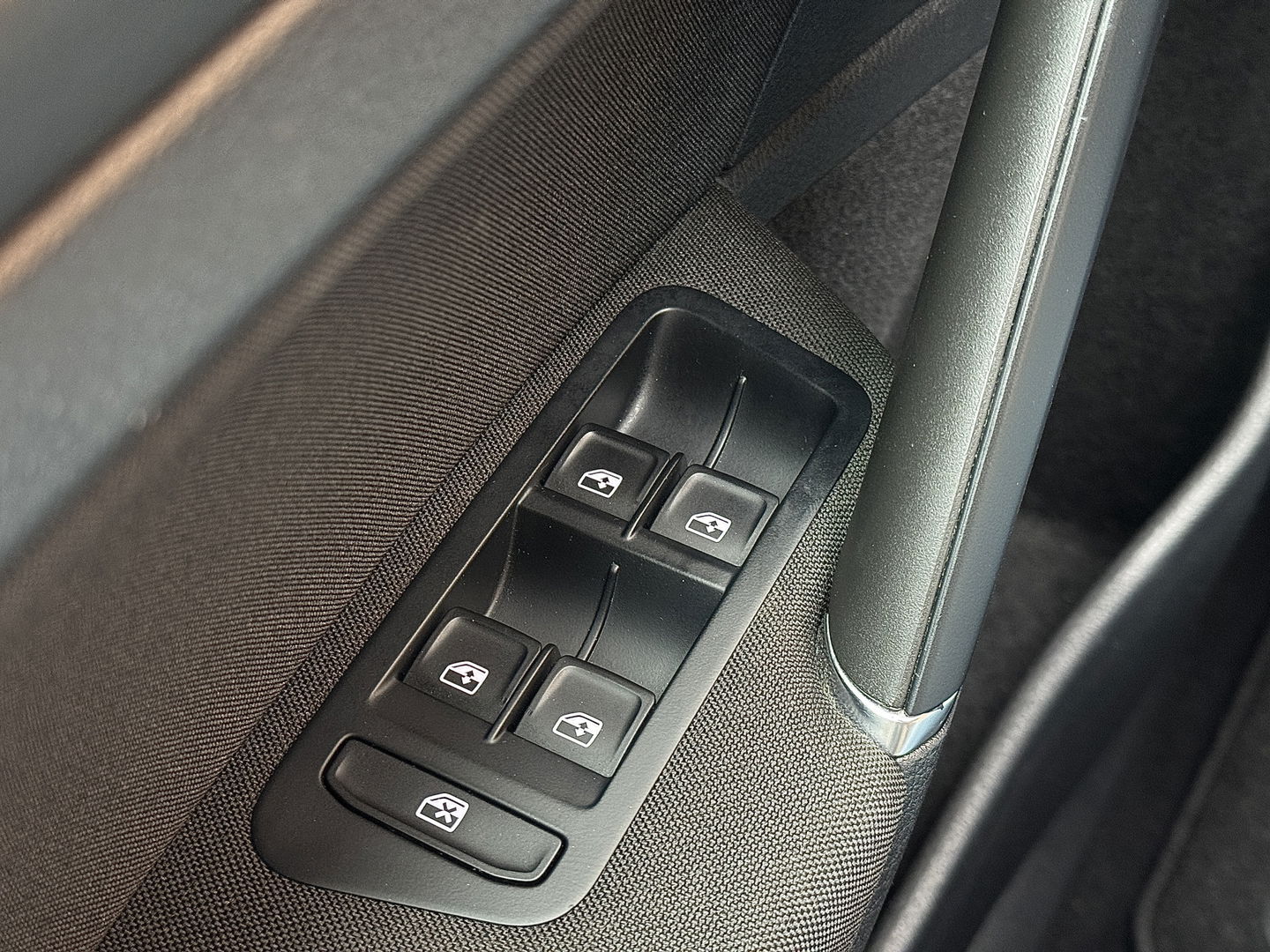 Volkswagen Golf 1.0 TSI Comfortline Business | Apple Carplay | Android Auto | Navigatie | Stoelverwarming | Massage Stoel | Adaptieve Cruise Control | DAB | Isofix | Front Assist |