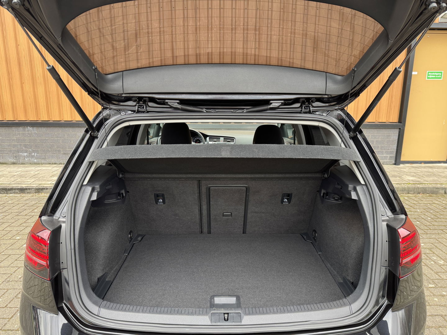 Volkswagen Golf 1.0 TSI Comfortline Business | Apple Carplay | Android Auto | Navigatie | Stoelverwarming | Massage Stoel | Adaptieve Cruise Control | DAB | Isofix | Front Assist |