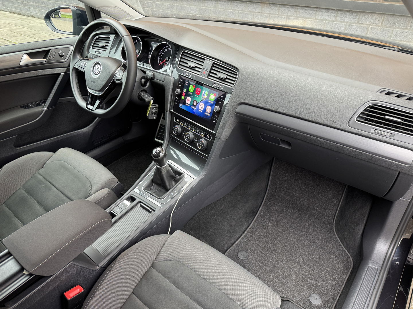 Volkswagen Golf 1.0 TSI Comfortline Business | Apple Carplay | Android Auto | Navigatie | Stoelverwarming | Massage Stoel | Adaptieve Cruise Control | DAB | Isofix | Front Assist |