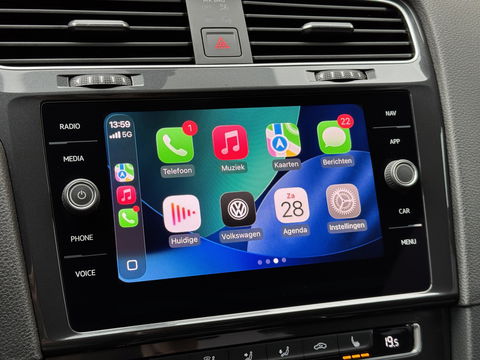 Volkswagen Golf 1.0 TSI Comfortline Business | Apple Carplay | Android Auto | Navigatie | Stoelverwarming | Massage Stoel | Adaptieve Cruise Control | DAB | Isofix | Front Assist |
