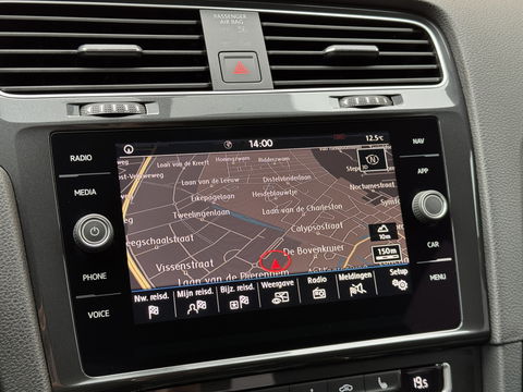 Volkswagen Golf 1.0 TSI Comfortline Business | Apple Carplay | Android Auto | Navigatie | Stoelverwarming | Massage Stoel | Adaptieve Cruise Control | DAB | Isofix | Front Assist |