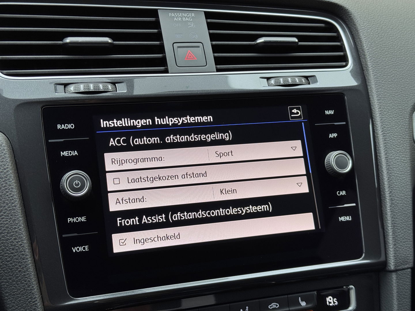Volkswagen Golf 1.0 TSI Comfortline Business | Apple Carplay | Android Auto | Navigatie | Stoelverwarming | Massage Stoel | Adaptieve Cruise Control | DAB | Isofix | Front Assist |