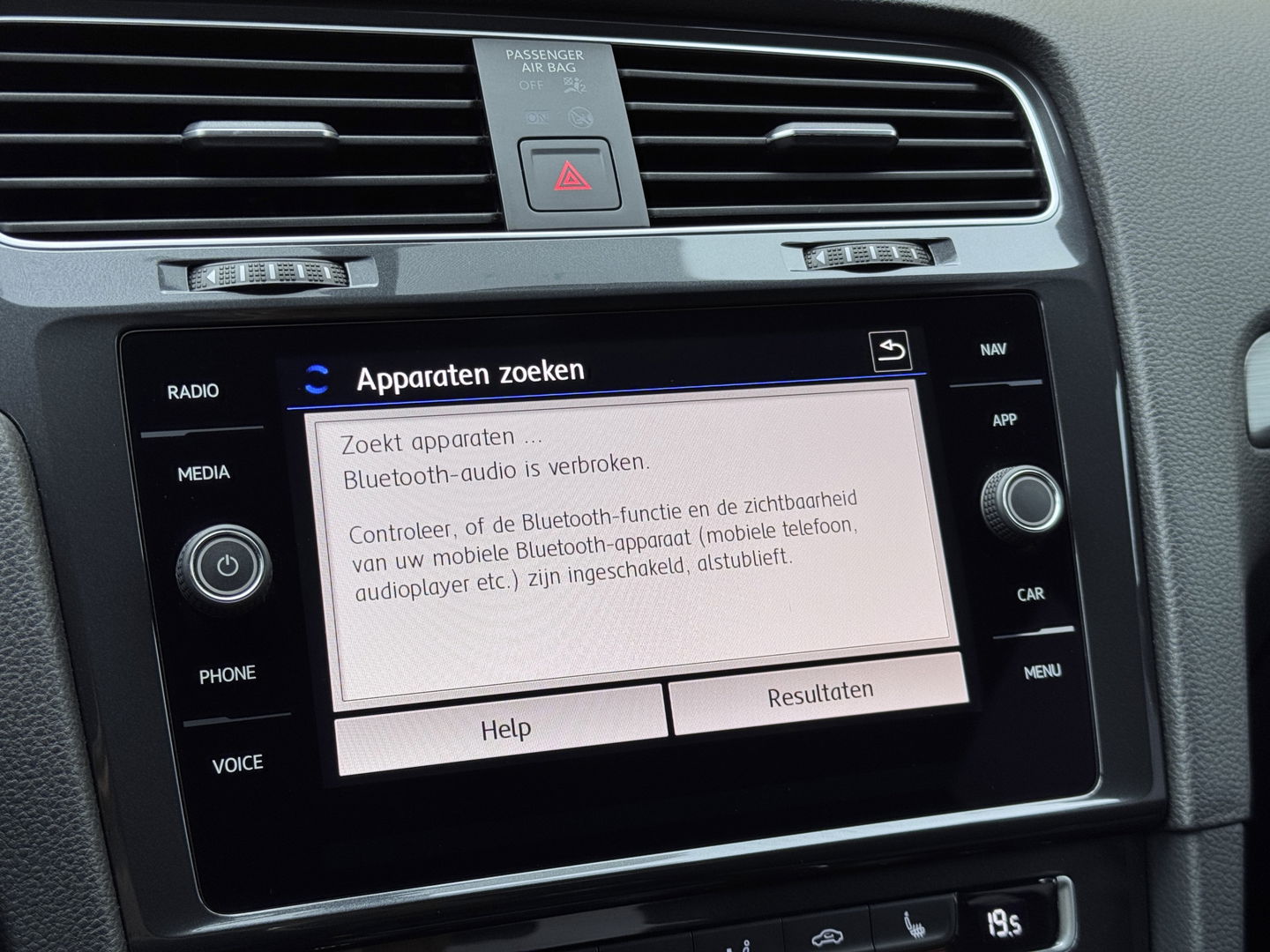 Volkswagen Golf 1.0 TSI Comfortline Business | Apple Carplay | Android Auto | Navigatie | Stoelverwarming | Massage Stoel | Adaptieve Cruise Control | DAB | Isofix | Front Assist |