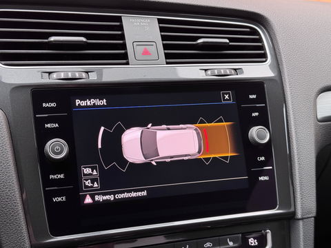 Volkswagen Golf 1.0 TSI Comfortline Business | Apple Carplay | Android Auto | Navigatie | Stoelverwarming | Massage Stoel | Adaptieve Cruise Control | DAB | Isofix | Front Assist |