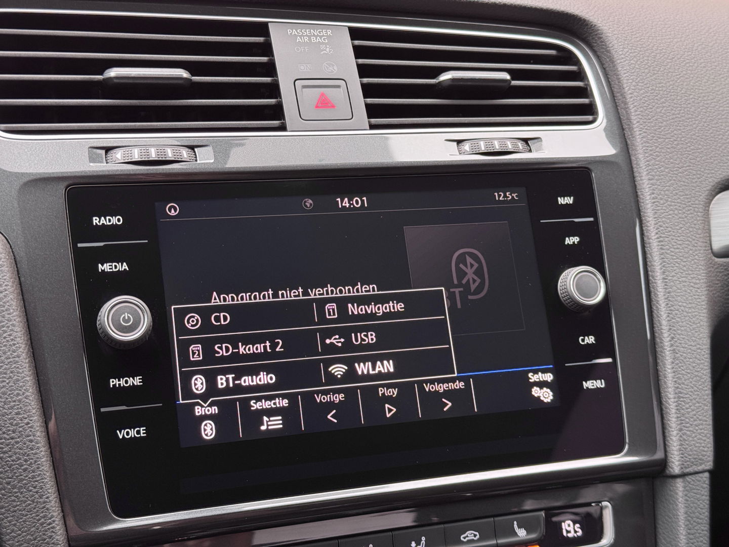 Volkswagen Golf 1.0 TSI Comfortline Business | Apple Carplay | Android Auto | Navigatie | Stoelverwarming | Massage Stoel | Adaptieve Cruise Control | DAB | Isofix | Front Assist |