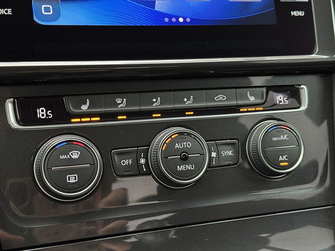 Volkswagen Golf 1.0 TSI Comfortline Business | Apple Carplay | Android Auto | Navigatie | Stoelverwarming | Massage Stoel | Adaptieve Cruise Control | DAB | Isofix | Front Assist |