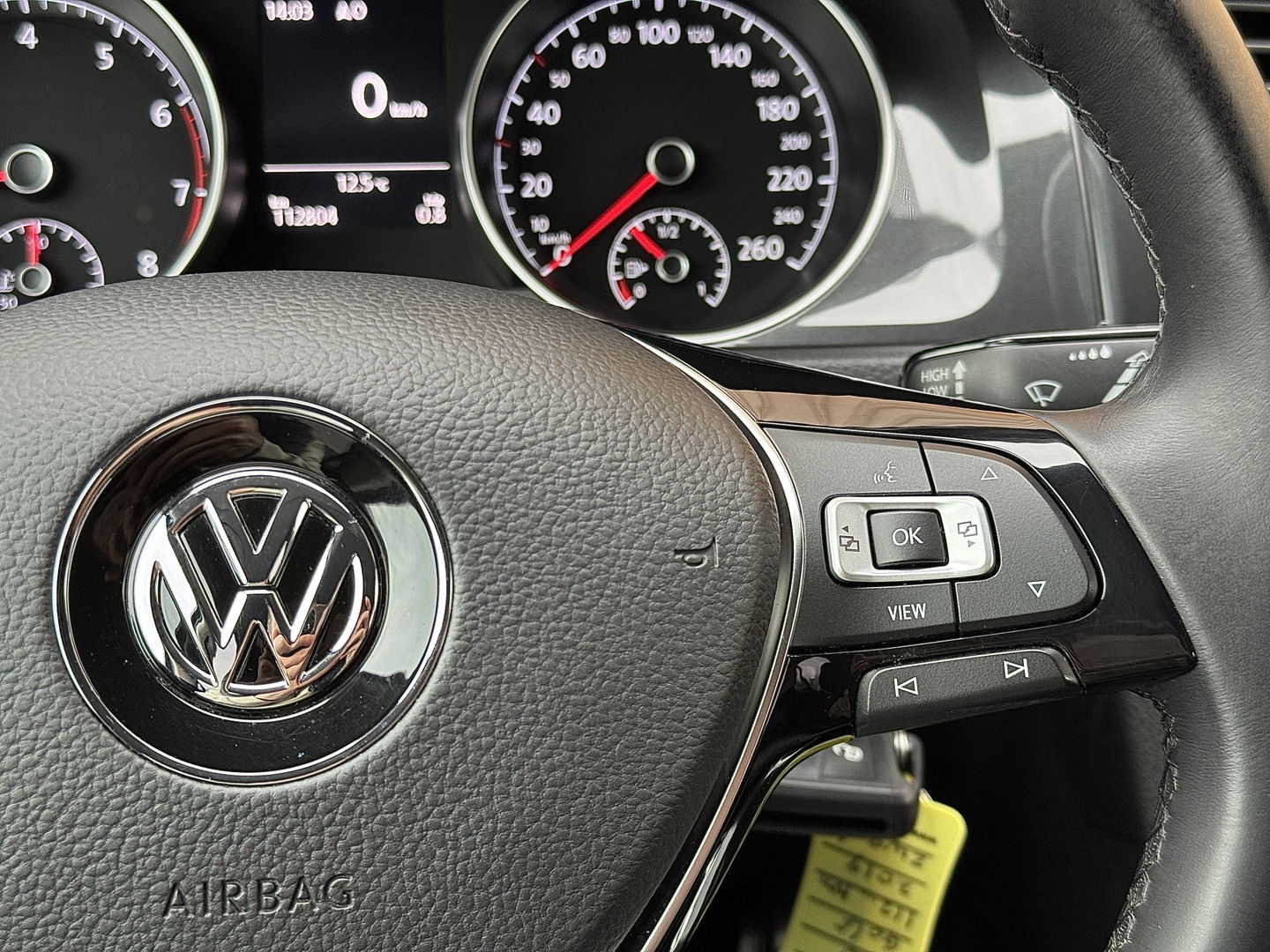 Volkswagen Golf 1.0 TSI Comfortline Business | Apple Carplay | Android Auto | Navigatie | Stoelverwarming | Massage Stoel | Adaptieve Cruise Control | DAB | Isofix | Front Assist |